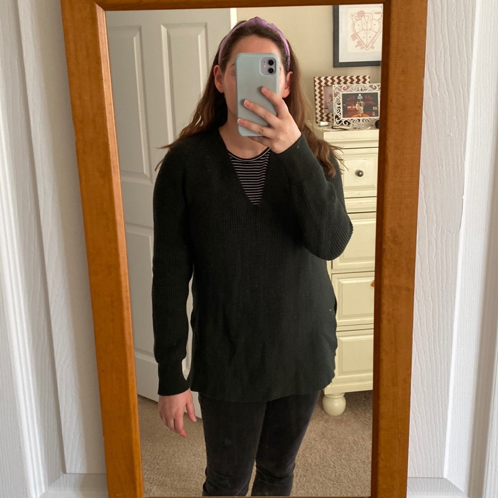 Athleta tunic style V-neck sweater